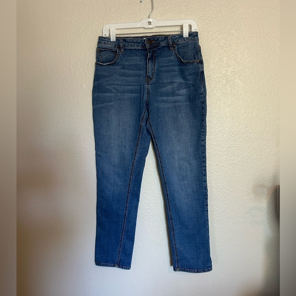 Classic Blue Cropped Jeans for Women